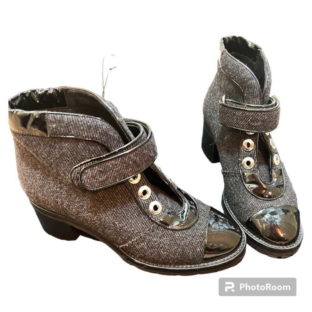 Chanel EUC Runway Wool Moto Boots 2008 US size 5.5